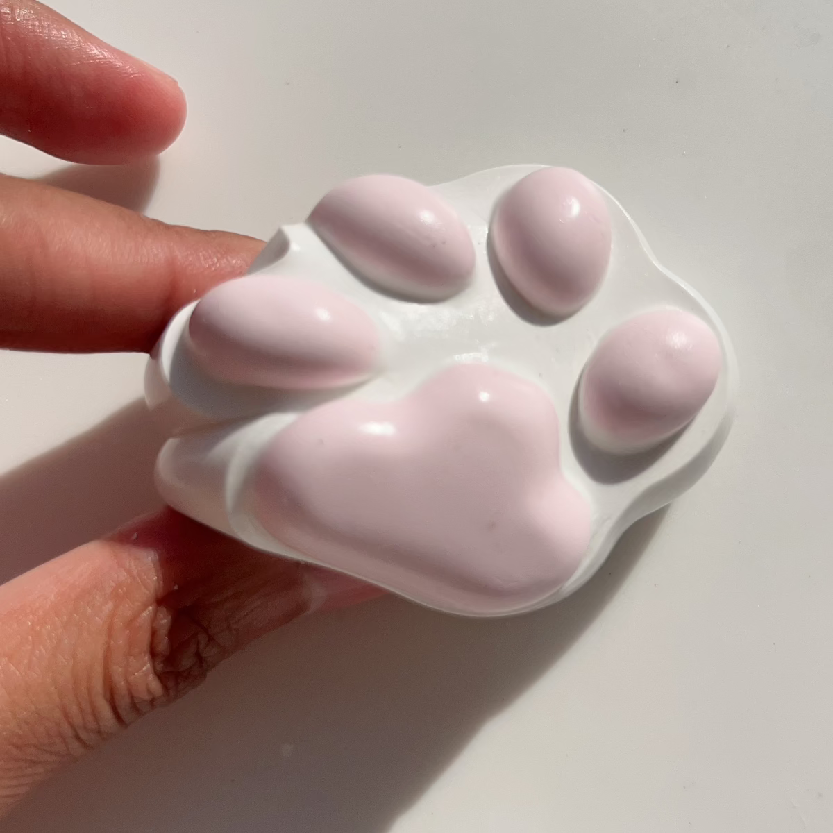Squishy hecho a mano de pata de gato Taba