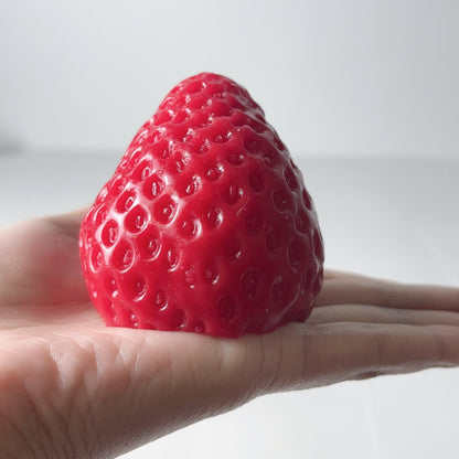 Squishy de taba hecho a mano con diseño de fresa